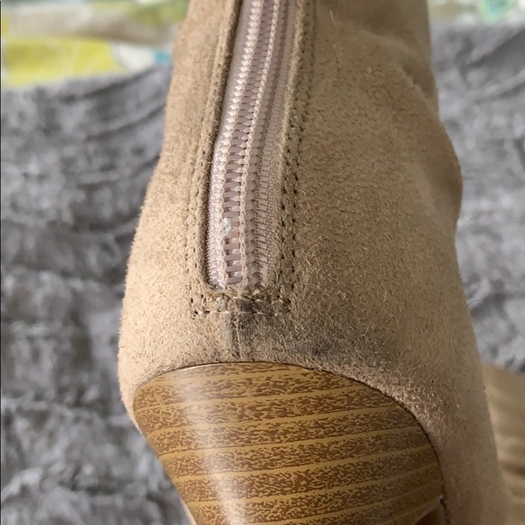 Fioni: Peep toe booties - Picture 6 of 7